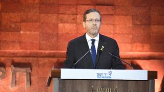  נשיא המדינה יצחק הרצוג בעצרת הממלכתית ליום הזיכרון לשואה ולגבורה ביד ושם