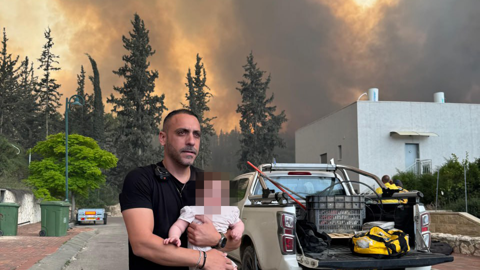 רס״ב אשר ממן לוחם מג״ב  שחילץ אם וביתה מהשריפה במסילת ציון