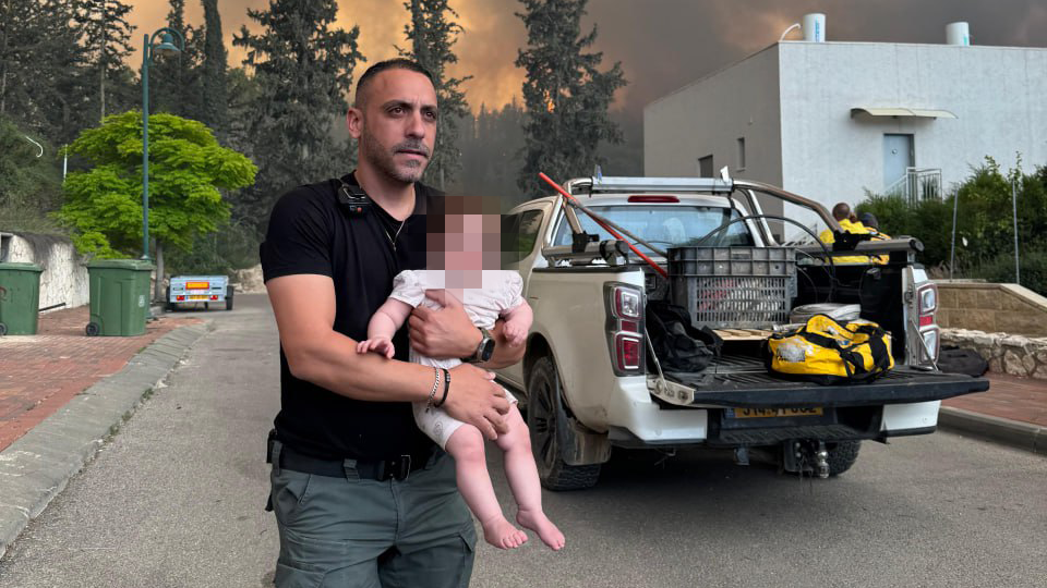 רס״ב אשר ממן לוחם מג״ב  שחילץ אם וביתה מהשריפה במסילת ציון