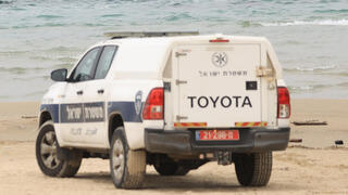 חוף נחל חדרה סגור לרחצה וכוחות ביטחון במקום בעקבות  כריש שתקף  צוללן