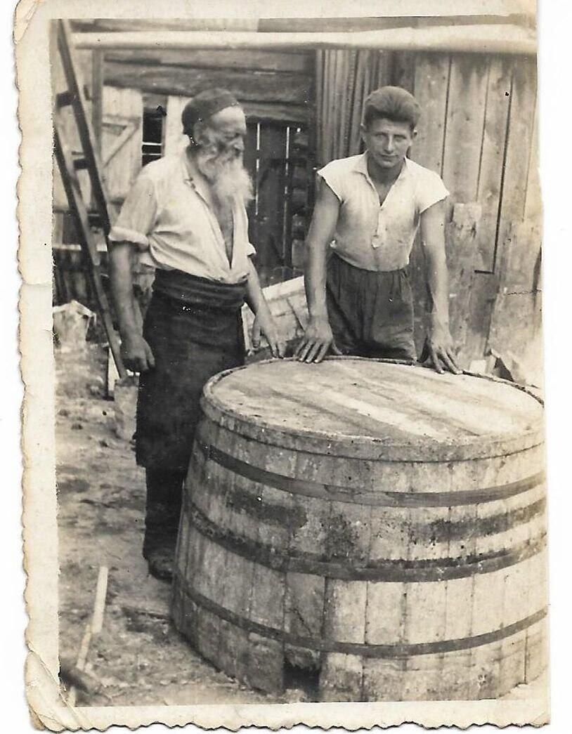 העבודה במפעל לפני השואה