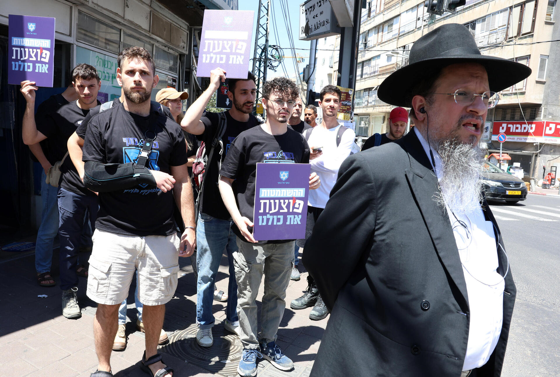 צעדת המילואימניקים "כתף אל כתף" בבני ברק 