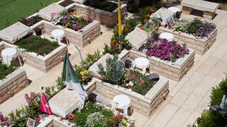 באמברגו 25.04 06:00 קברי חללים בהר הרצל