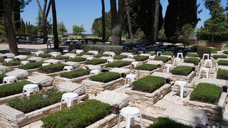 באמברגו 25.04 06:00 קברי חללים בהר הרצל