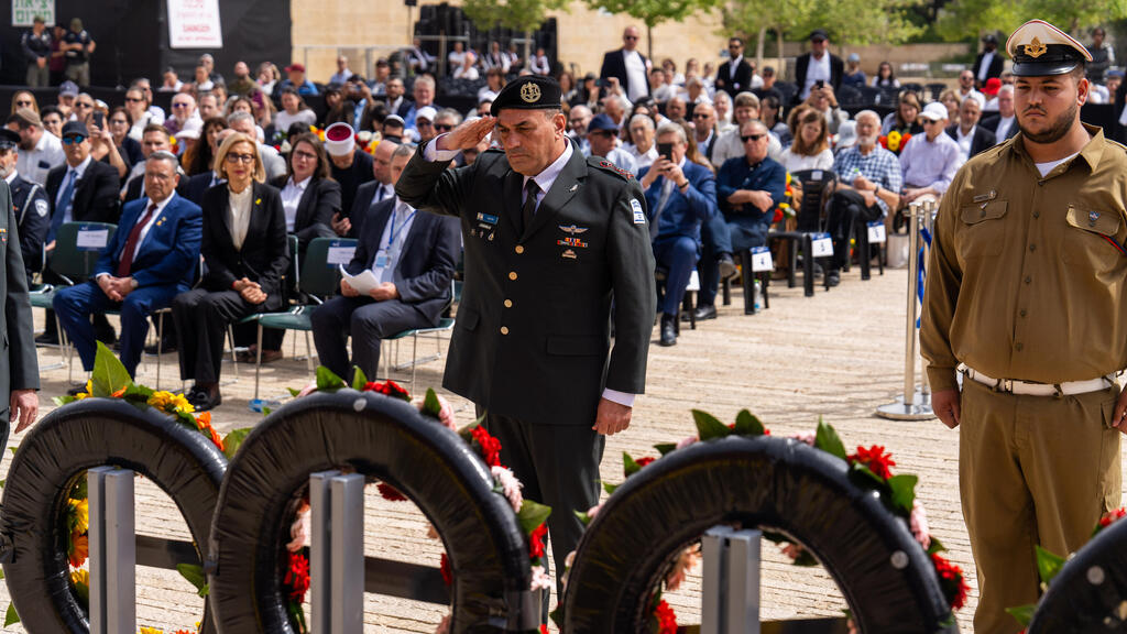 טקס יום הזיכרון הממלכתי והנחת זרים ביד ושם