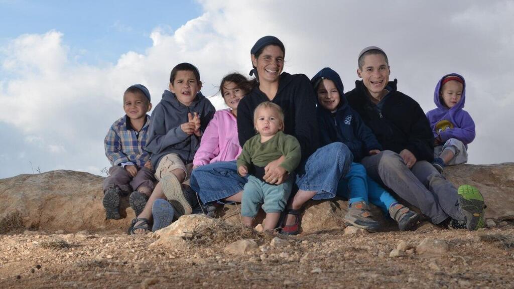 ד"ר איתן נאמן ז"ל שנהרג בלחימה לאחר טבח 7 באוקטובר, אלמנתו יעל ושבעת ילדיהם