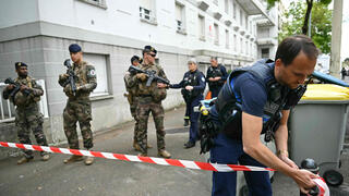 צרפת מסע דקירות בית ספר נערה נרצחה