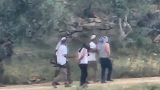 מתנחלים לקחו שני צעירים במהלך מתקפה על העיירה כובר, מצפון לרמאללה