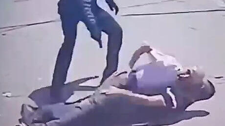 אדם חמוש באקדח יורה בשני גברים בכפר יאסיף