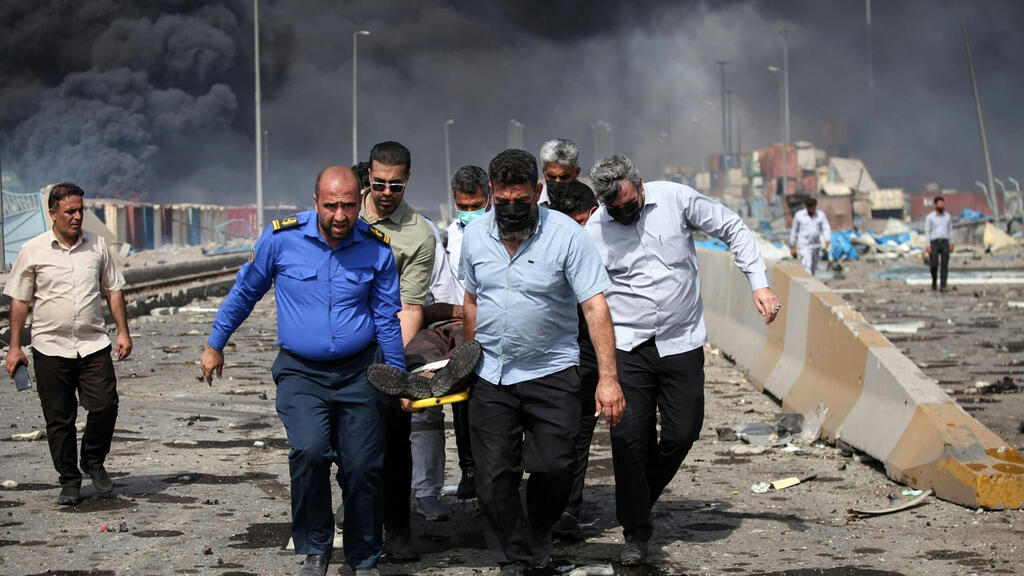 Wounded evacuated from the Iranian port near Bandar Abbas after a deadly explosion (Photo: Mohammad Rasole Moradi / AFP ) פיצוץ באיראן בנמל שהיד רג'אי