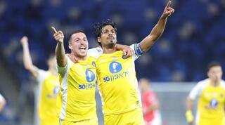 דור פרץ ואושר דוידה חוגגים עם הקהל