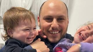 ד"ר דניאל לוי לודמיר, שנרצח במרפאת בארי, וילדיו אמה וליאם