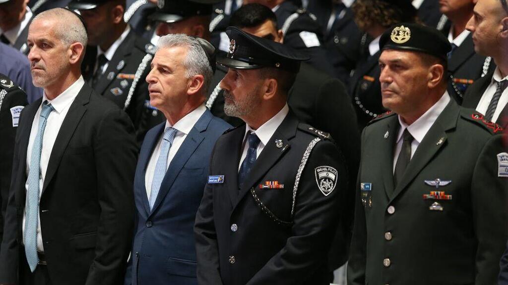 קובי יעקובי, רונן בר, דדי ברנע, דני לוי ואייל זמיר בטקס הצדעה לחללי צה"ל בהר הרצל