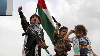 ילד בהפגנה של חות'ים החות'ים צנעא תימן 18 באפריל