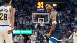 אנתוני אדוארדס בטירוף