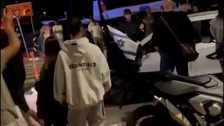 לינץ' על בית הכנסת הרפורמי ברעננה בזמן צפייה בטקס הישראלי-פלסטיני