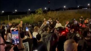 לינץ' על בית הכנסת הרפורמי ברעננה בזמן צפייה בטקס הישראלי-פלסטיני