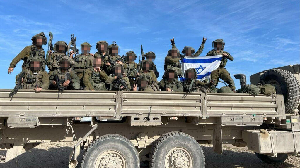 דגל ישראל מונף במוצבים שצה"ל הקים בשכונת שג'אעיה