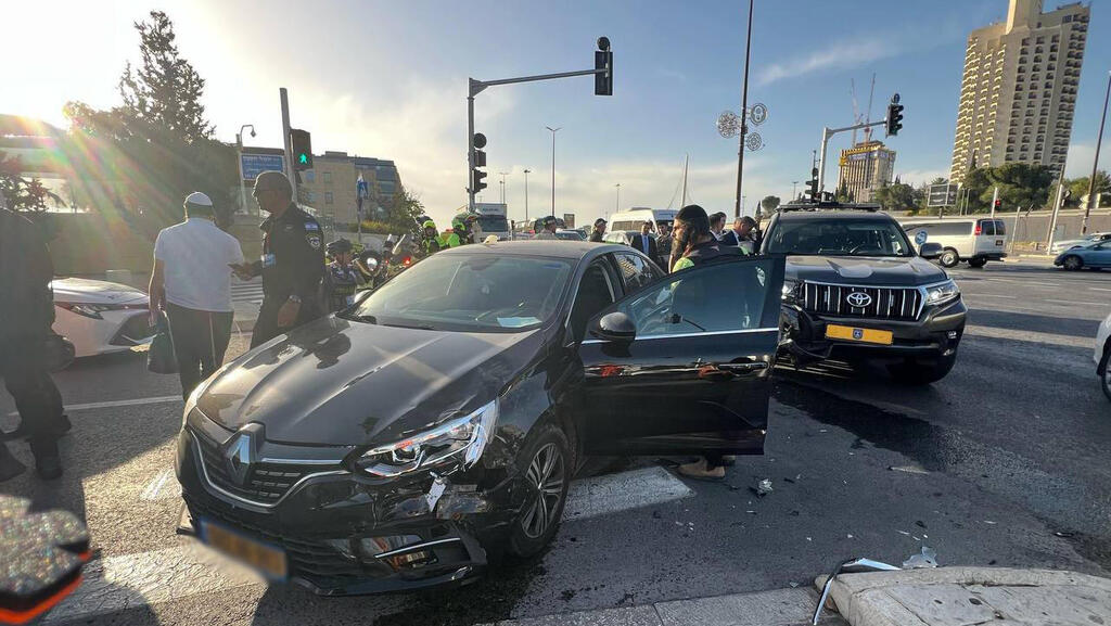 תאונת דרכים בין רכב של היחידה לאבטחת אישים לאופנוע בירושלים