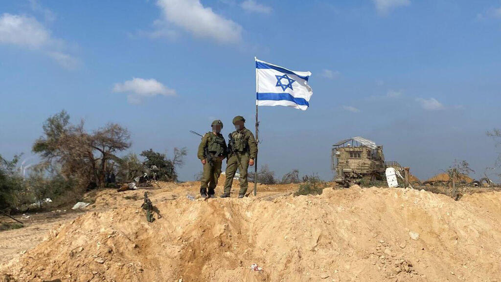 דגל ישראל מונף במוצבים שצה"ל הקים בשכונת שג'אעיה