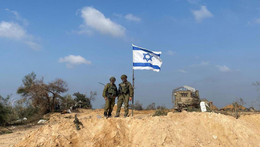 דגל ישראל מונף במוצבים שצה"ל הקים בשכונת שג'אעיה