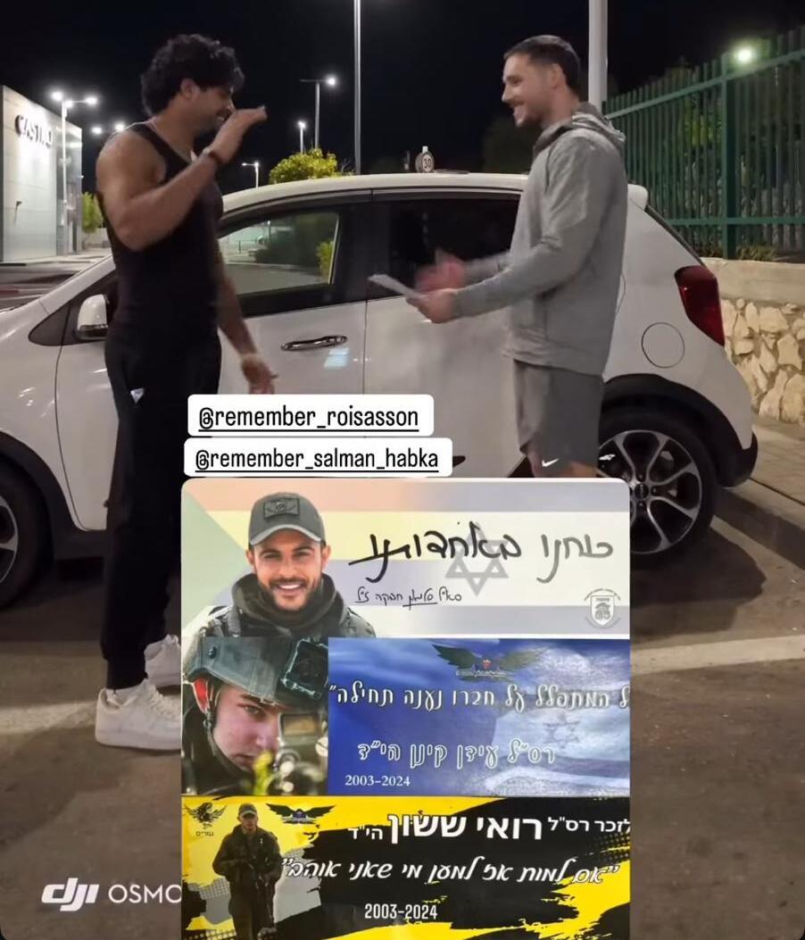 איסוף המדבקות לפני המסע