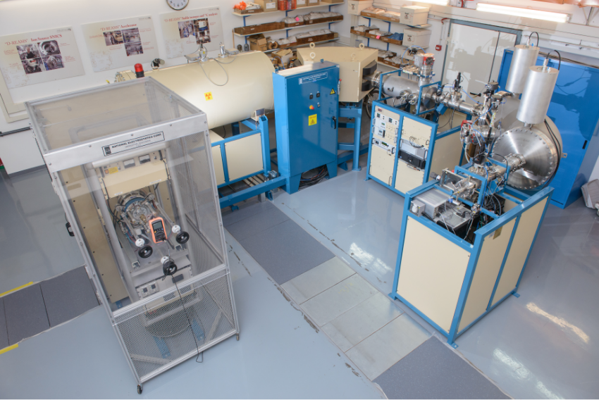 A two-million-dollar gem offering a unique window into the ancient past of the Land of Israel. The Dangoor Research Accelerator Mass Spectrometry (D-REAMS) laboratory at the Weizmann Institute of Science in Rehovot (Photo: Itai Belson, Weizmann Institute of Science) יהלום שעלה שני מיליון דולר, ופותח צוהר ייחודי להצצה לעבר של ארץ ישראל. מאיץ ספקטרומטר המסות במכון ויצמן
