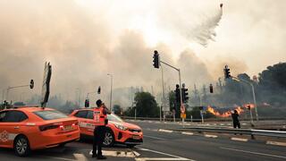 Emergency responders on the site of the fire in the Jerusalem area on April 30, 2025 