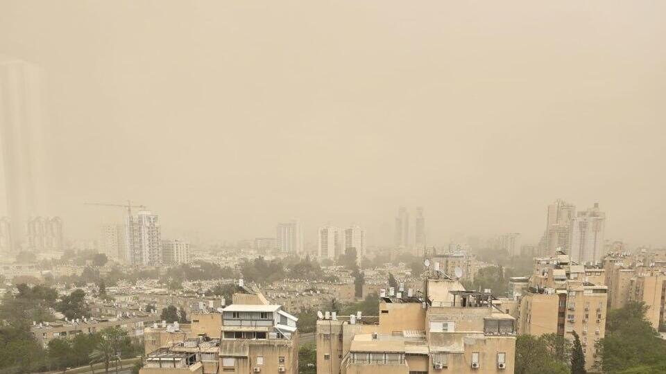 Мгла в Беэр-Шеве (Фото: Герцль Йосеф) סופות חול ואובך בבאר שבע