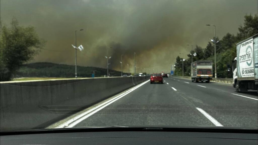 Forest fire as seen from the Jerusalem-Tel Aviv highway 
