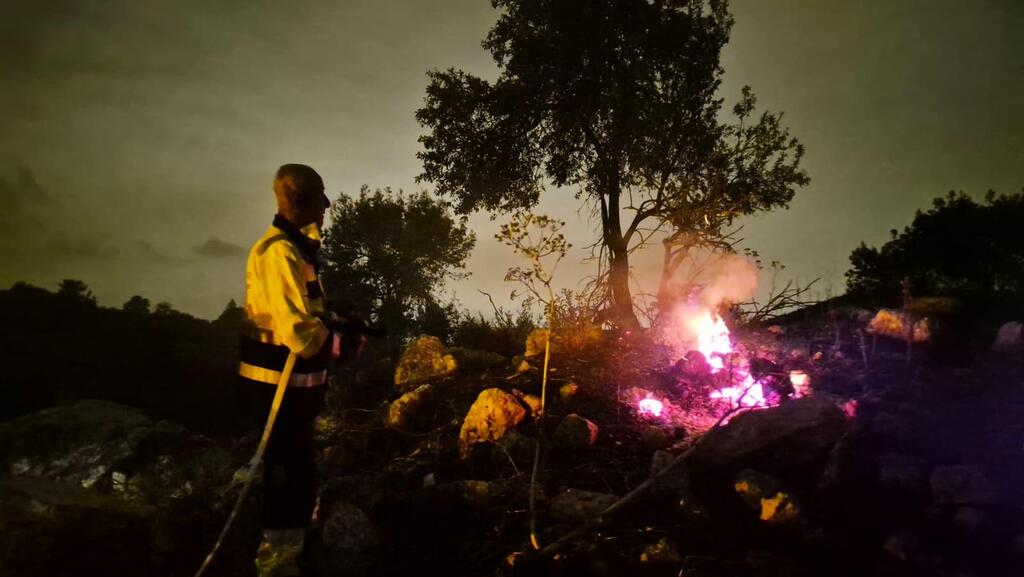 צוותי כיבוי בהרי ירושלים במהלך הלילה