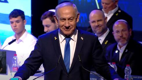 מתמודדי הגמר בחינוך התנ"ך העולמי - אילן רם מצד ימין, אלעד יניר משמאל