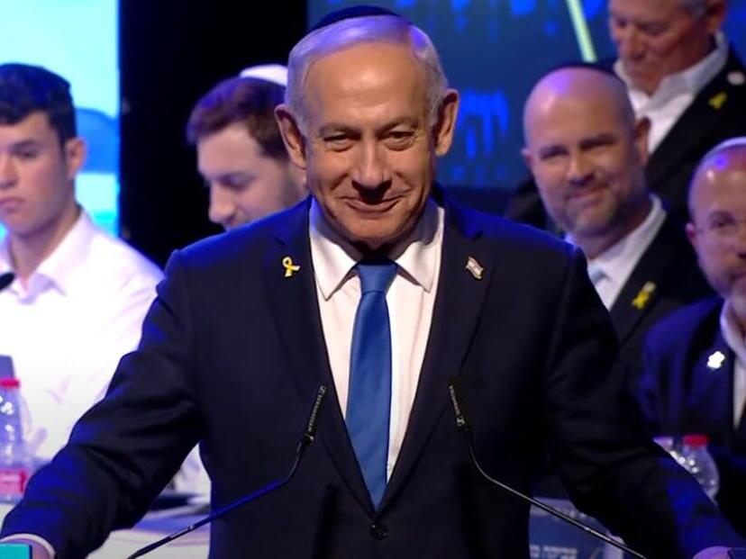 מתמודדי הגמר בחינוך התנ"ך העולמי - אילן רם מצד ימין, אלעד יניר משמאל