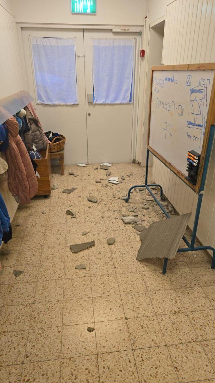 שבריי יירוט בגן ילדים במשמר העמק