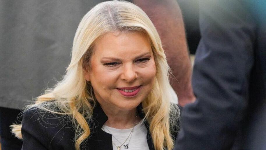 שרה נתניהו נכנסת לעדותה במשפט כנגד סילבי גנסיה בבית הדין האזורי לעבודה בירושלים