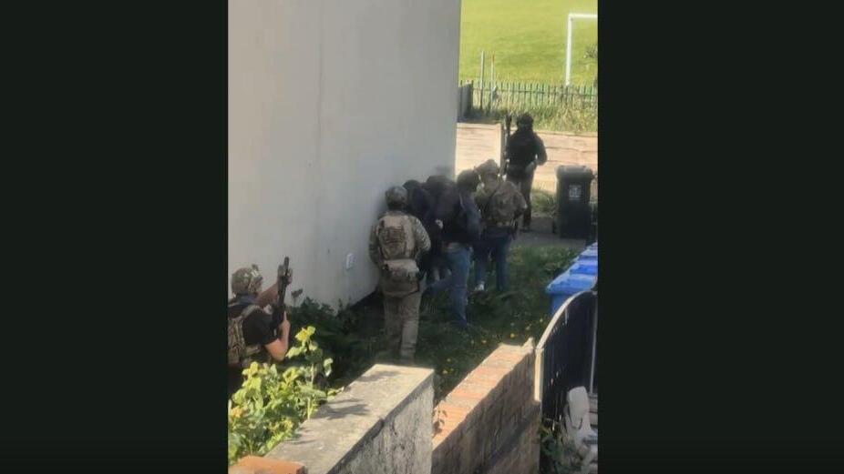 מחוץ לבית חשוד ב טרור שנעצר ב רוצ'דייל בריטניה 4 במאי תא טרור איראני