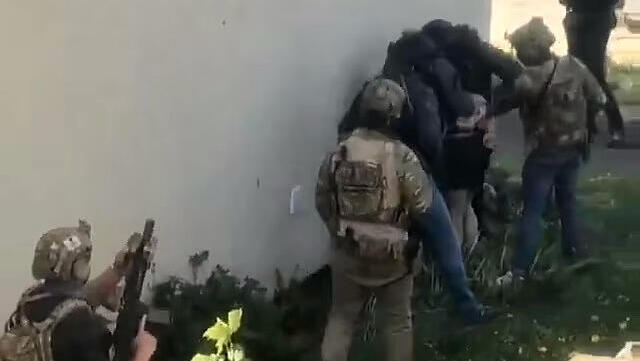 מחוץ לבית חשוד ב טרור שנעצר ב רוצ'דייל בריטניה 4 במאי תא טרור איראני