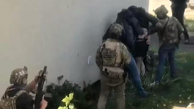 מחוץ לבית חשוד ב טרור שנעצר ב רוצ'דייל בריטניה 4 במאי תא טרור איראני