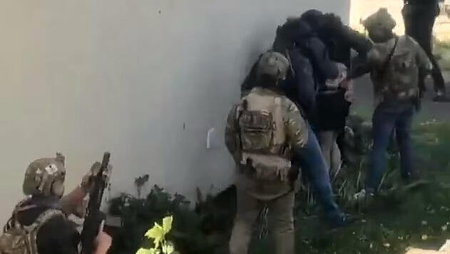 מחוץ לבית חשוד ב טרור שנעצר ב רוצ'דייל בריטניה 4 במאי תא טרור איראני