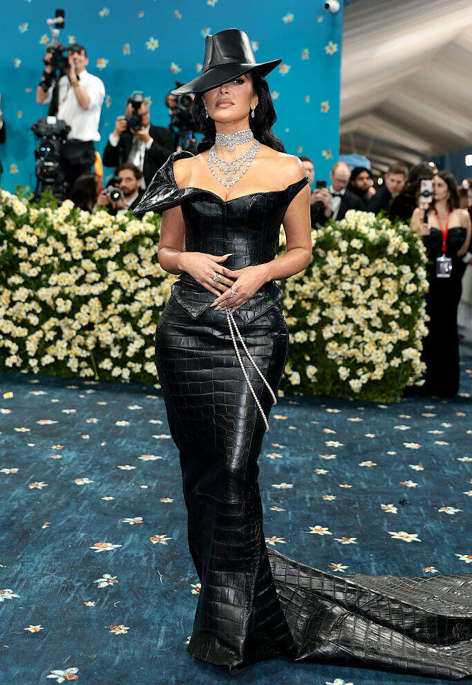 העיקר שאת בריאה ושלמה (צילום: Dimitrios Kambouris/Getty Images for The Met Museum/Vogue) קים קרדשיאן מט גאלה