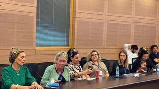 משפחות הפצועים בוועדה  
