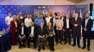 שגריר ארה"ב מייק האקבי בפגישה רשמית ביהודה ושומרון עם ראשי מועצות