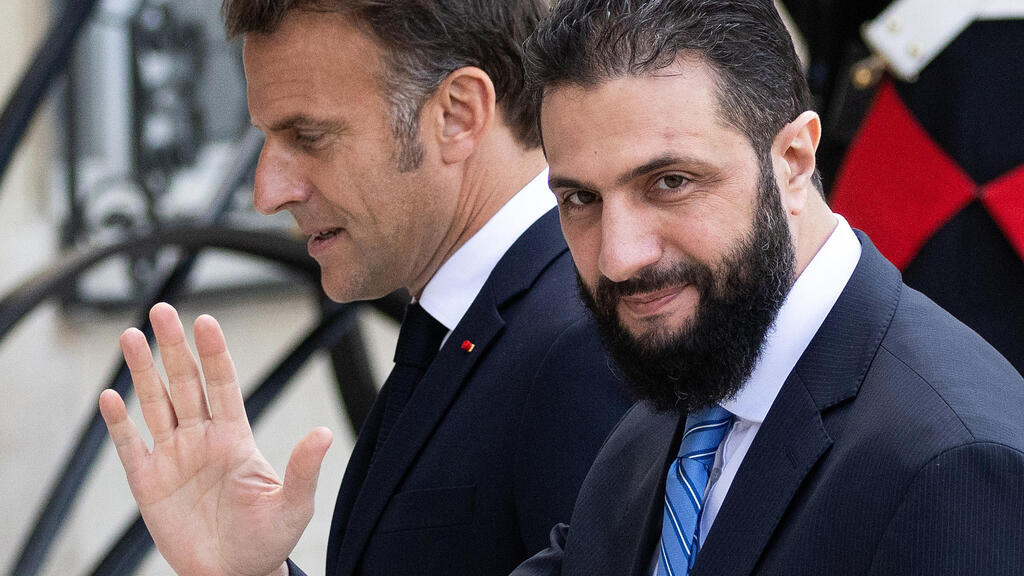 French President Emmanuel Macron and Syrian leader Ahmad al-Sharaa (Photo: Tom Nicholson / Getty Images) פריז נשיא צרפת עמנואל מקרון עם נשיא סוריה אבו מוחמד אל-ג'ולאני