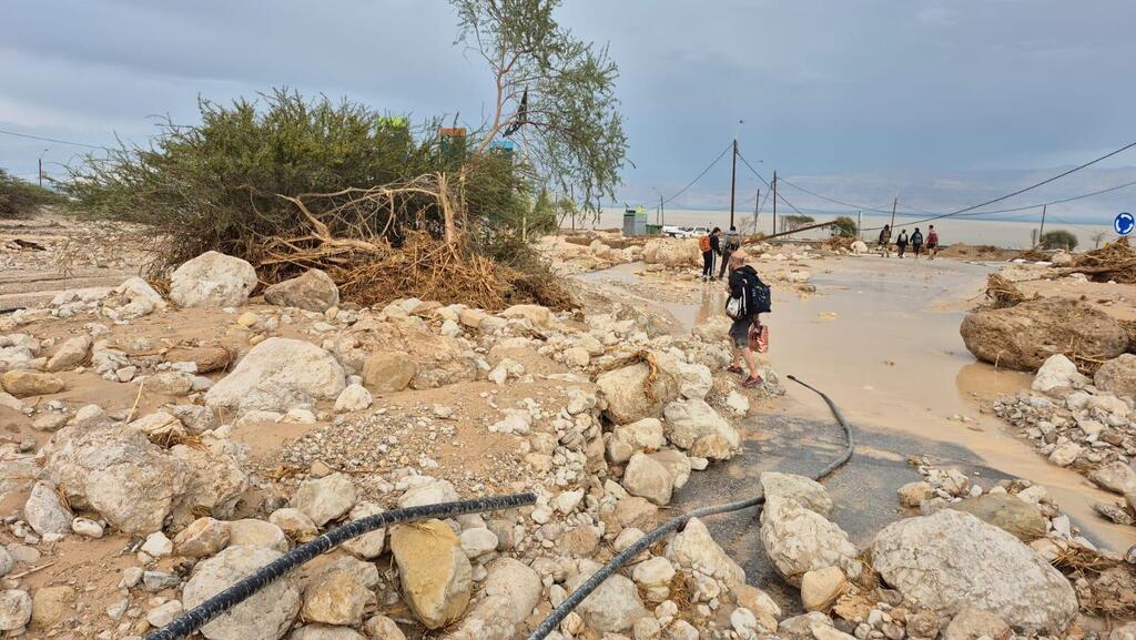 סחף בכניסה לשמורת הטבע עין גדי