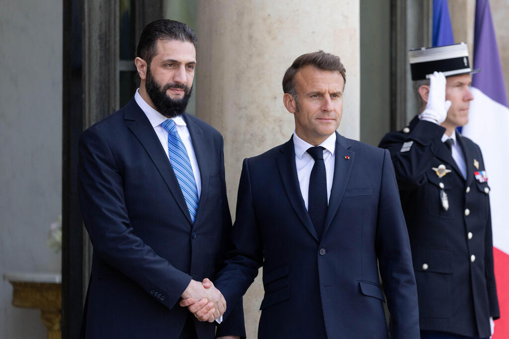 Syrian leader Ahmad al-Sharaa and French President Emmanuel Macron (Photo: Tom Nicholson/Getty Images) פריז נשיא צרפת עמנואל מקרון עם נשיא סוריה אבו מוחמד אל-ג'ולאני