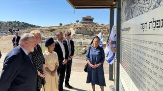 שגריר ארה"ב מייק האקבי בפגישה רשמית ביהודה ושומרון עם ראשי מועצות