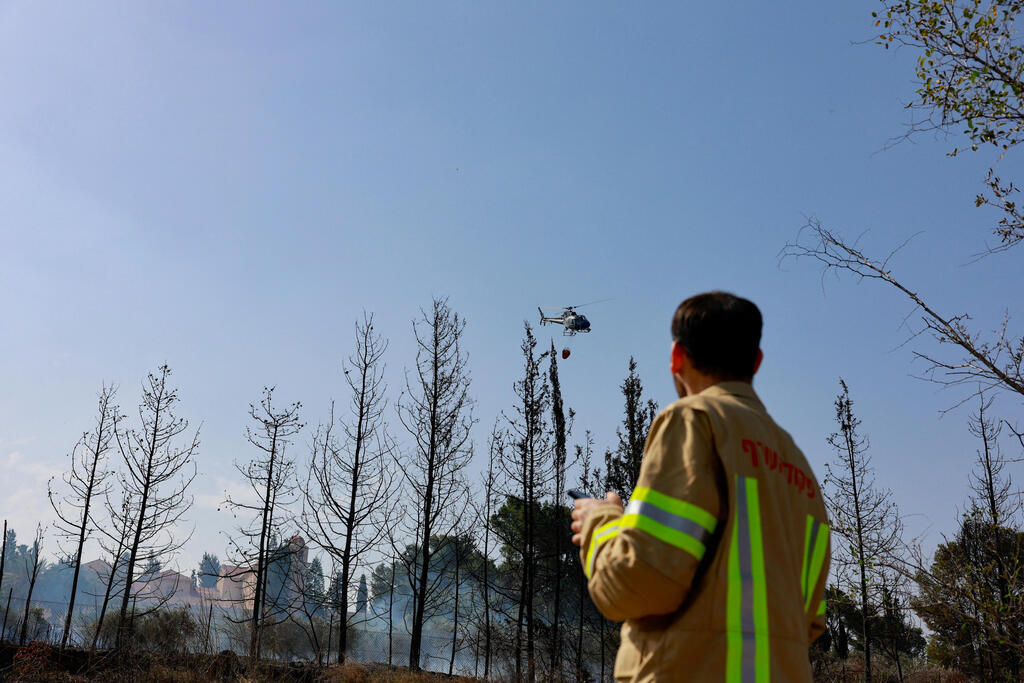 Fire damage in the Jerusalem Hills (Photo: REUTERS/Ammar Awad) כיבוי שריפות בירושלים