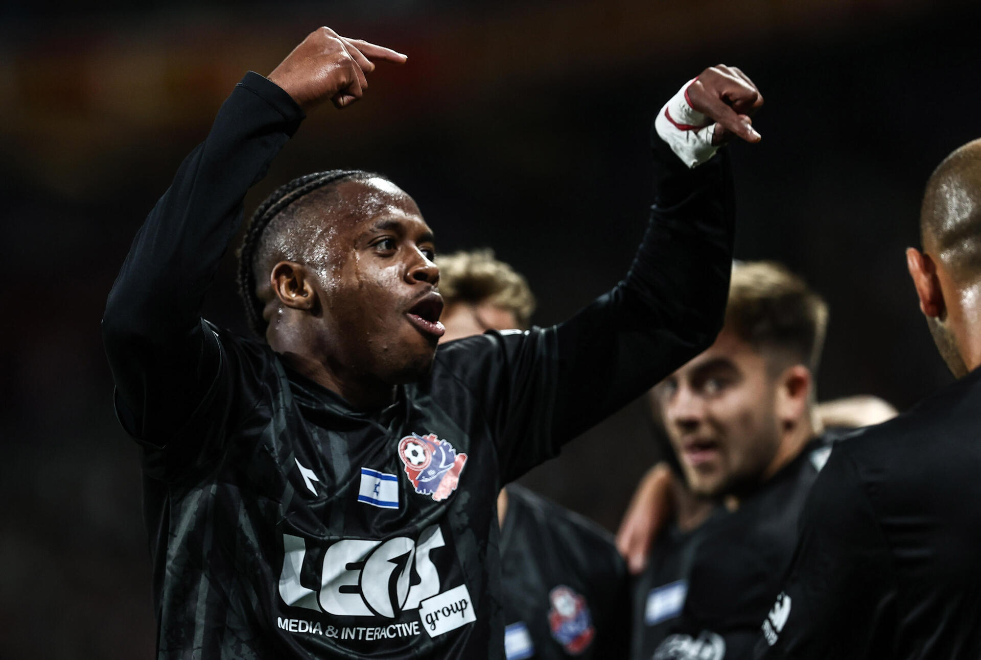 תיאמוקו דיארה מהפועל חיפה חוגג את הניצחון הגדול בדרבי על מכבי חיפה 