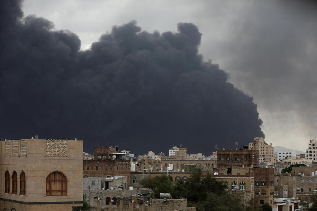 Israeli airstrikes in Sannaa (Photo: REUTERS/Khaled Abdullah) תקיפות בצנעא, תימן
