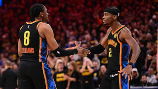 שחקן אוקלהומה סיטי ת'אנדר שיי גילג'ס-אלכסנדר עם ג'יילן וויליאמס